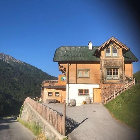 Peerfect Ferienwohnungen Navis Екстериор снимка